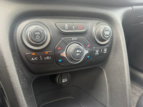 Used 2015 Dodge Dart Limited w/ Technology Group FWD image 20