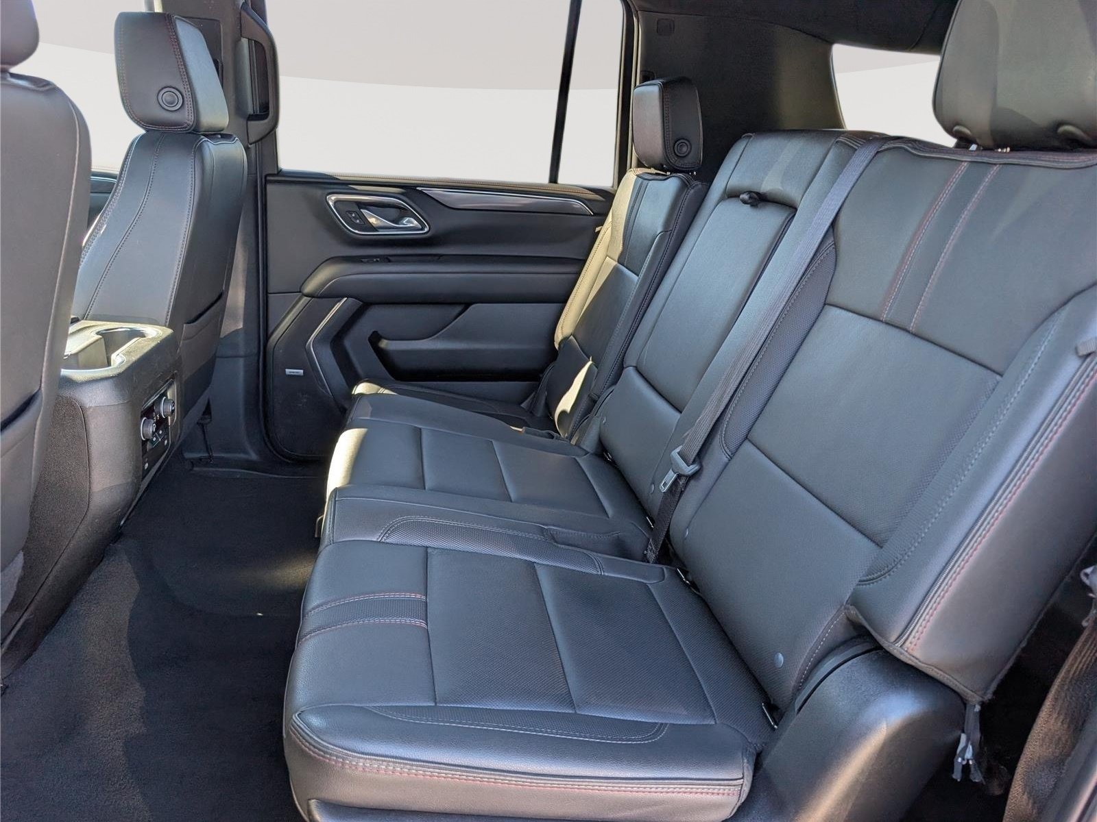 Used 2024 Chevrolet Suburban RST RWD image 18