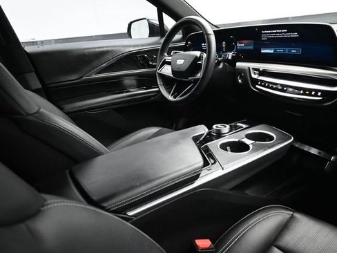 Used 2024 Cadillac Lyriq Luxury RWD image 17