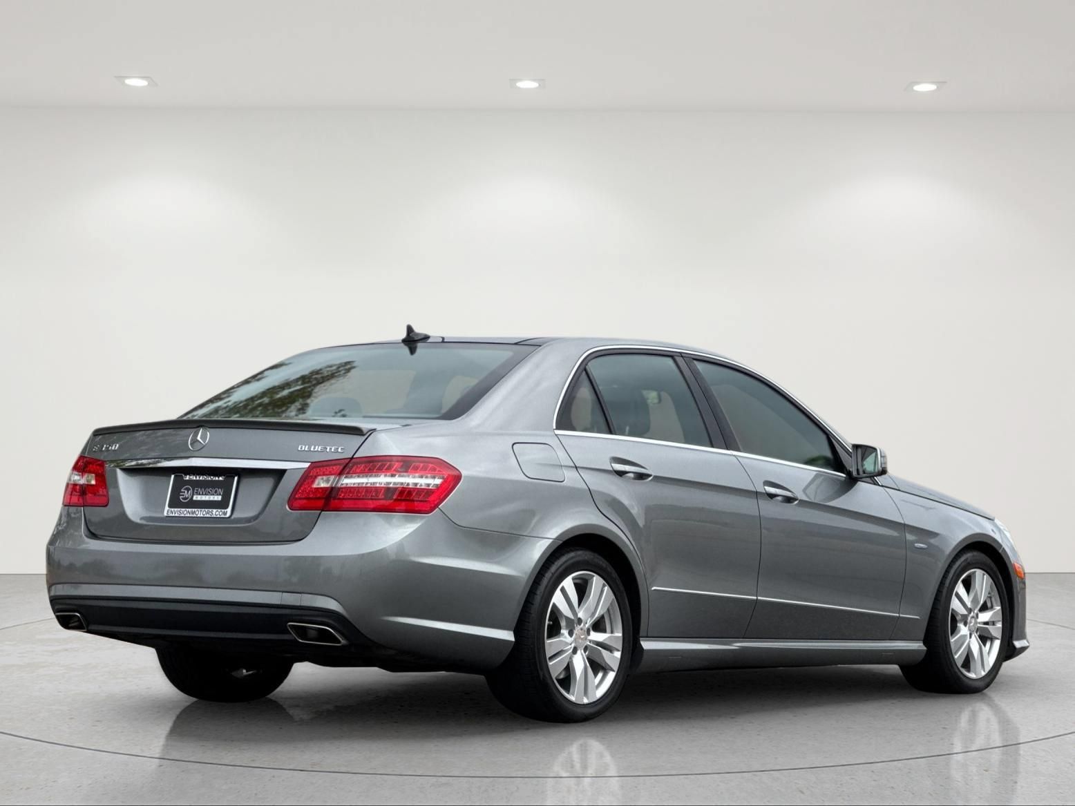 Used 2011 Mercedes-Benz E 350 BlueTEC Sedan image 6