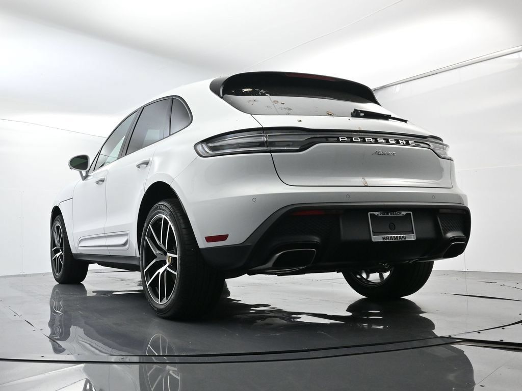 Certified 2025 Porsche Macan AWD/4WD image 44