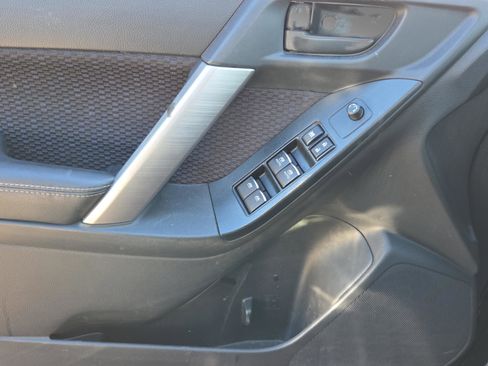 Used 2018 Subaru Forester 2.5i Premium w/ All-Weather Package image 23