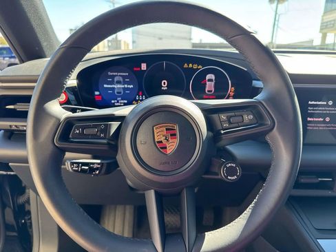 Used 2025 Porsche Macan Electric image 25