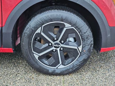 New 2025 Kia Niro EX image 9