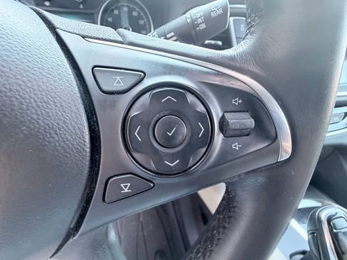 Used 2018 Buick Enclave Essence image 15