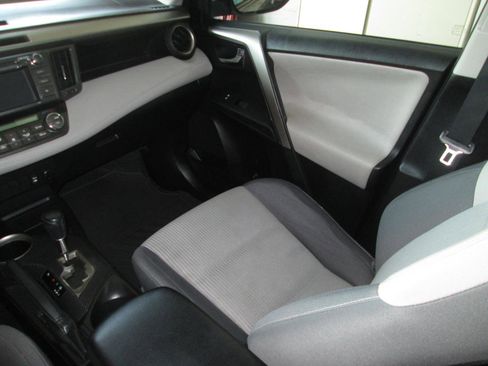Used 2014 Toyota RAV4 XLE AWD/4WD image 10