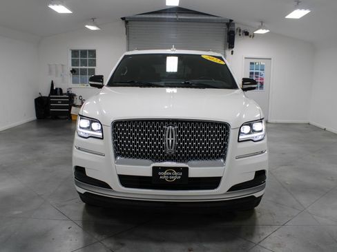 Used 2023 Lincoln Navigator Reserve image 3