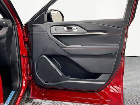 Certified 2025 Ford Explorer ST-Line w/ ST-Line Street Pack image 24