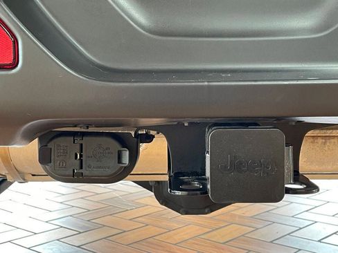 Used 2024 Jeep Wrangler Unlimited image 18