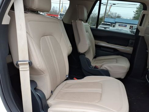 Used 2024 Ford Expedition Limited image 9