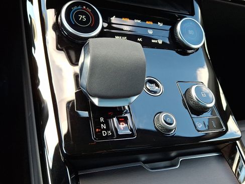 Used 2023 Land Rover Range Rover Sport SE image 15