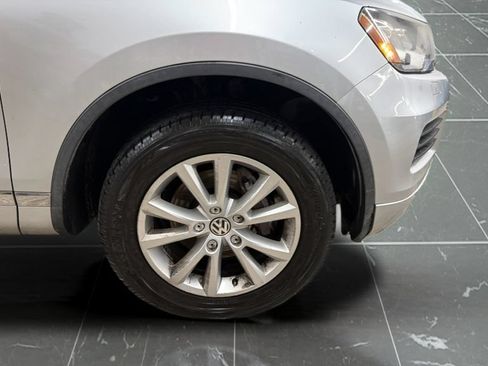 Used 2014 Volkswagen Touareg Sport AWD/4WD image 14