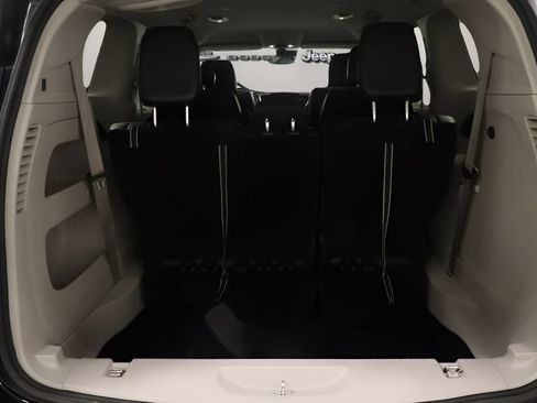 Certified 2024 Chrysler Pacifica Touring-L FWD image 16