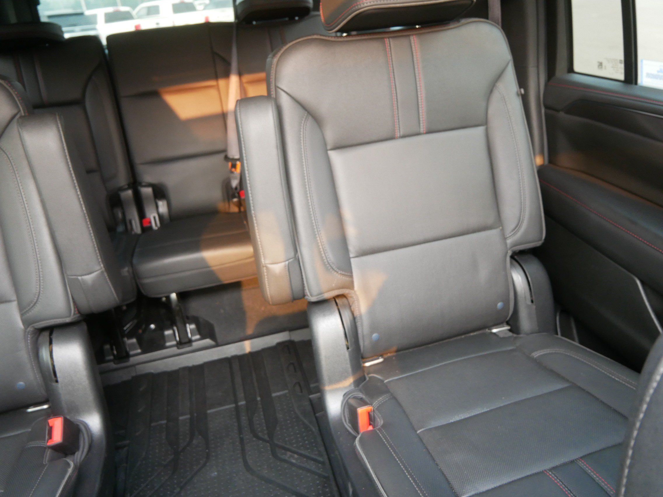Used 2022 Chevrolet Suburban RST w/ Sport Performance Package AWD/4WD image 14