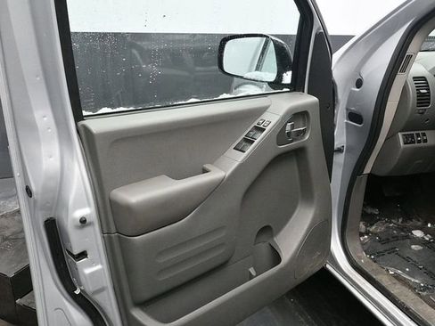 Used 2020 Nissan Frontier SV image 15