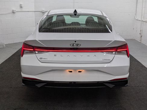 Used 2022 Hyundai Elantra Limited image 19