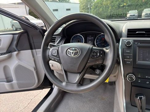 Used 2017 Toyota Camry LE FWD image 31