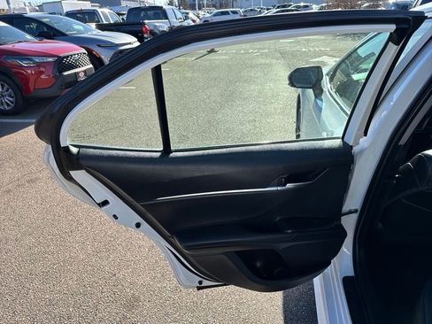 Used 2021 Toyota Camry SE image 36