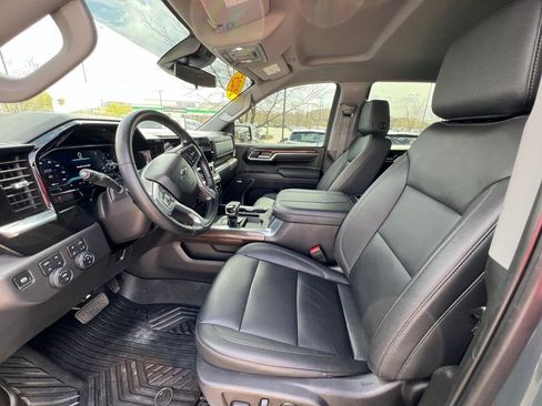 Used 2025 Chevrolet Silverado 1500 LT Trail Boss w/ Convenience Package II image 18