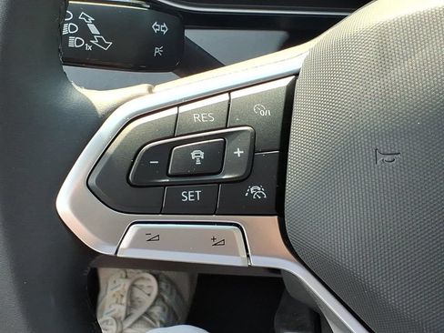 Used 2025 Volkswagen Jetta SE FWD image 21
