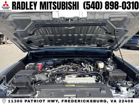 Used 2025 Toyota Tacoma SR5 AWD/4WD image 15