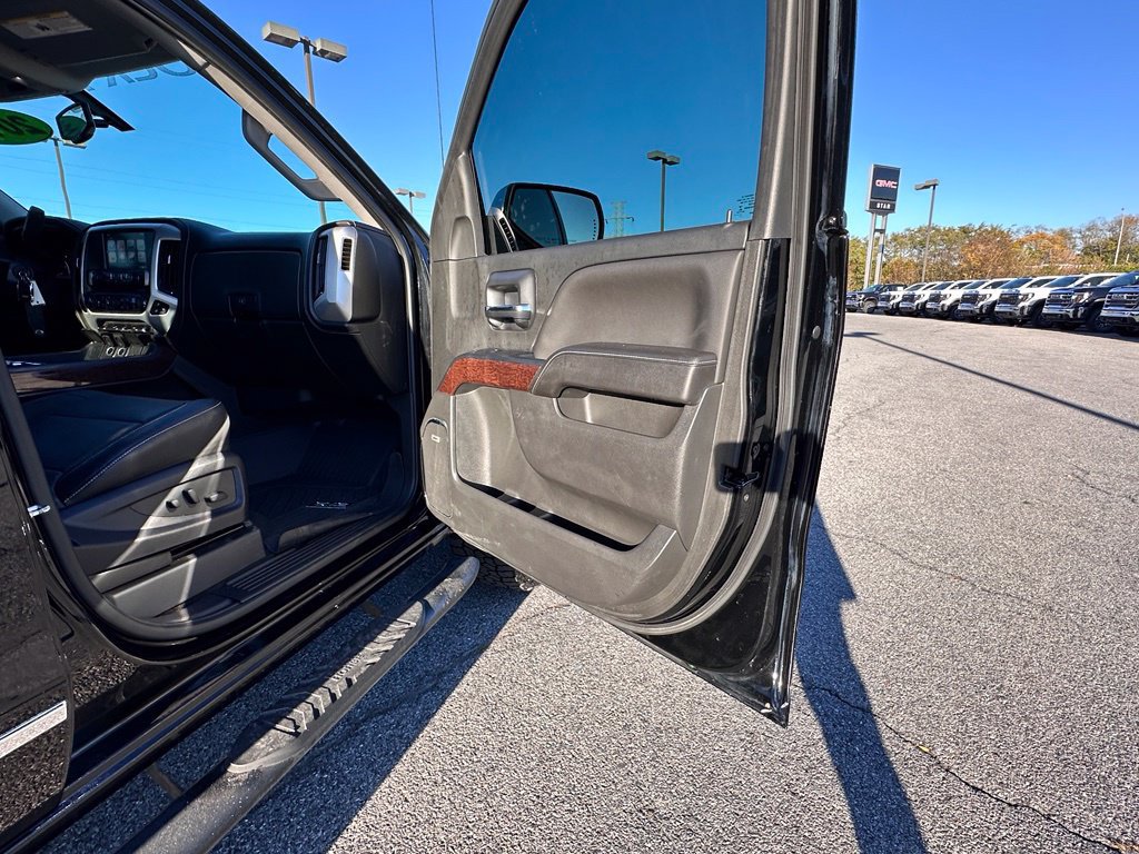 Used 2018 GMC Sierra 1500 SLT w/ SLT Preferred Package AWD/4WD image 14