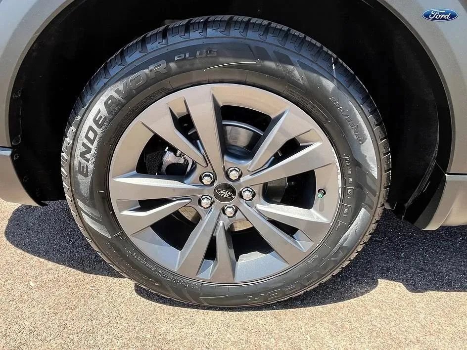 Used 2021 Ford Explorer XLT w/ Equipment Group 202A RWD image 22