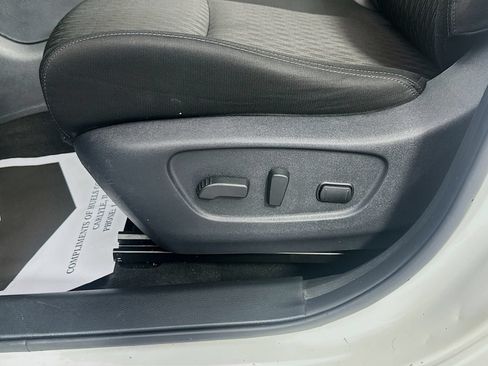 Used 2019 Nissan Rogue SV AWD/4WD image 18