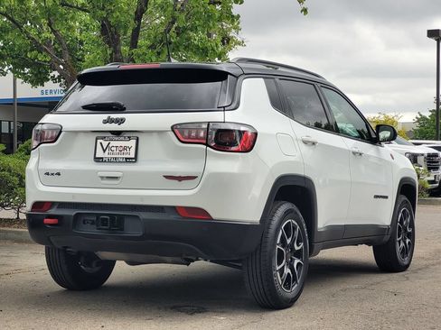 Used 2025 Jeep Compass Trailhawk w/ Trailer Tow Group AWD/4WD image 4