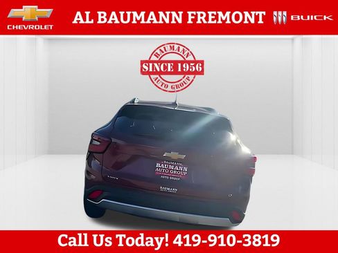 Used 2025 Chevrolet Trax LT image 2