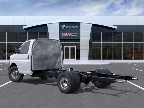 New 2026 GMC Savana 3500 RWD image 3