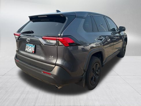 Used 2022 Toyota RAV4 LE AWD/4WD image 4