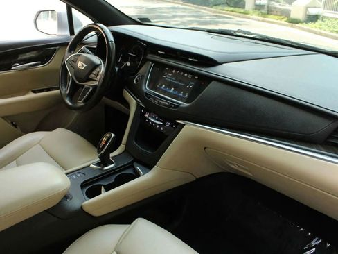 Used 2018 Cadillac XT5 AWD image 30