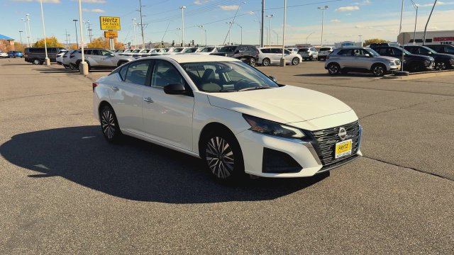 Used 2025 Nissan Altima 2.5 SV AWD/4WD image 2
