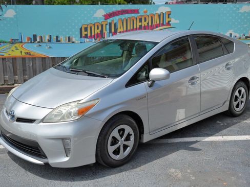 Used 2012 Toyota Prius Three image 1