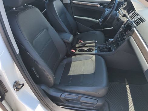 Used 2017 Volkswagen Passat 1.8T SE FWD image 37