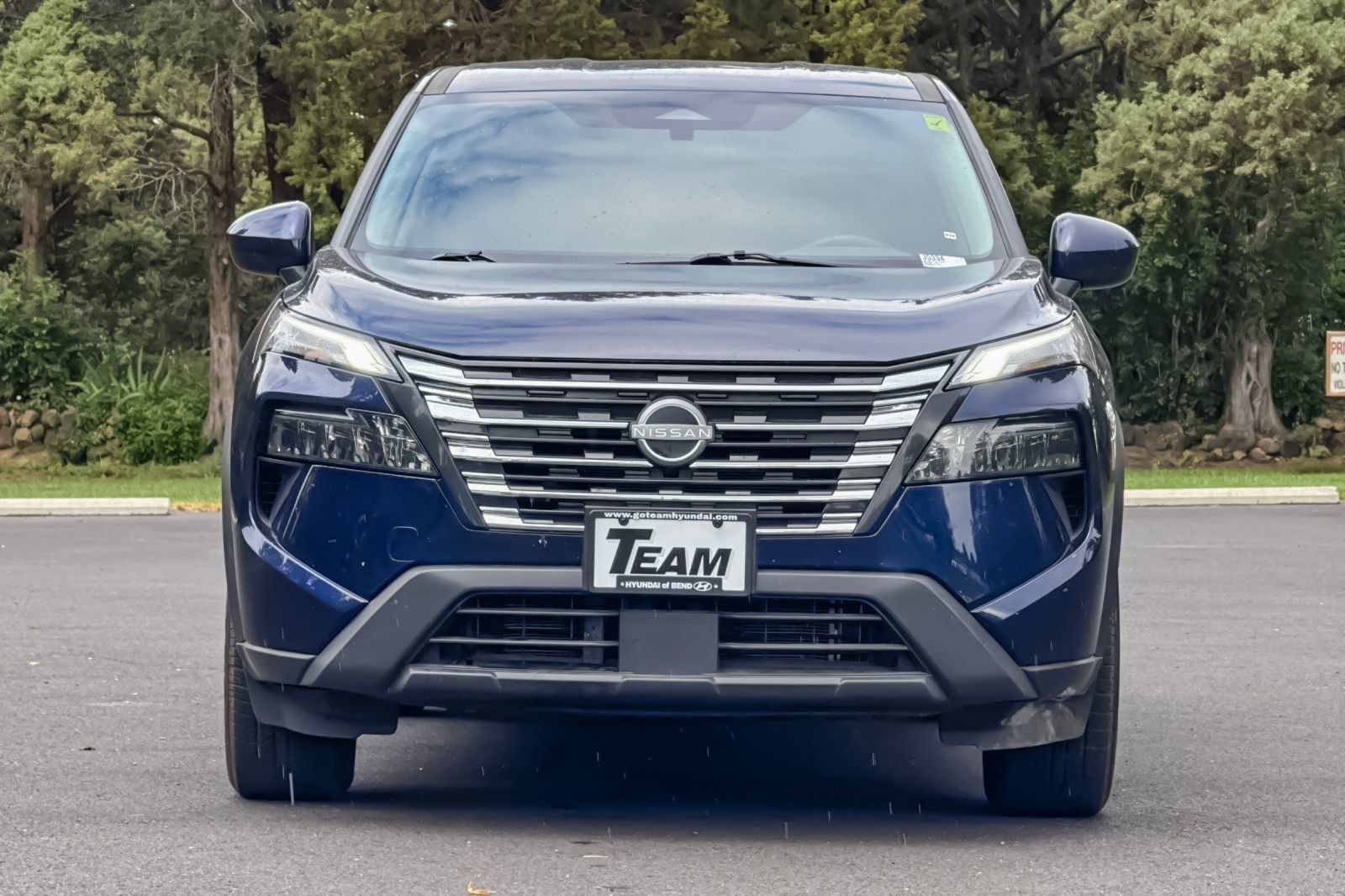Used 2025 Nissan Rogue SV FWD image 10