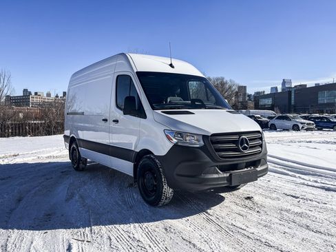 Used 2025 Mercedes-Benz Sprinter 2500 image 3