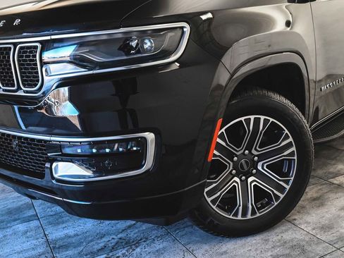 Used 2025 Jeep Wagoneer 4WD image 41