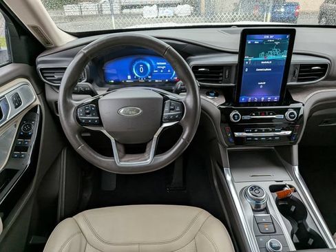 Certified 2023 Ford Explorer Platinum w/ Technology Package AWD/4WD image 26