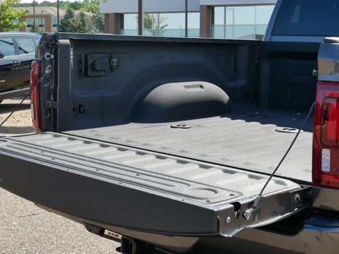 Used 2025 RAM 2500 Laramie AWD/4WD image 18