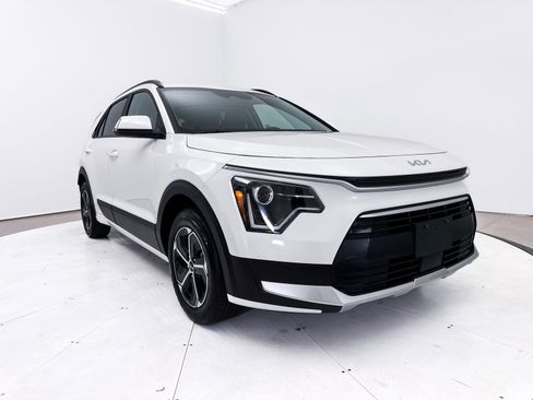 Used 2025 Kia Niro EX FWD image 11