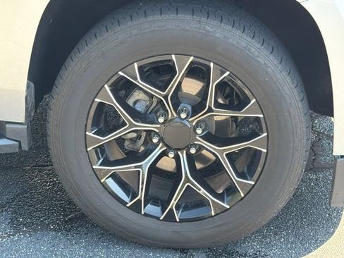 Used 2018 Chevrolet Tahoe LT AWD/4WD image 14