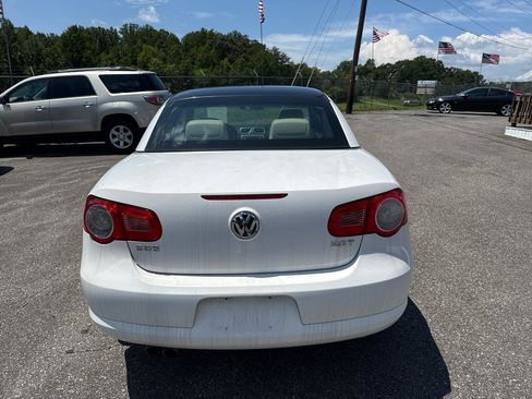 Used 2008 Volkswagen Eos FWD image 17