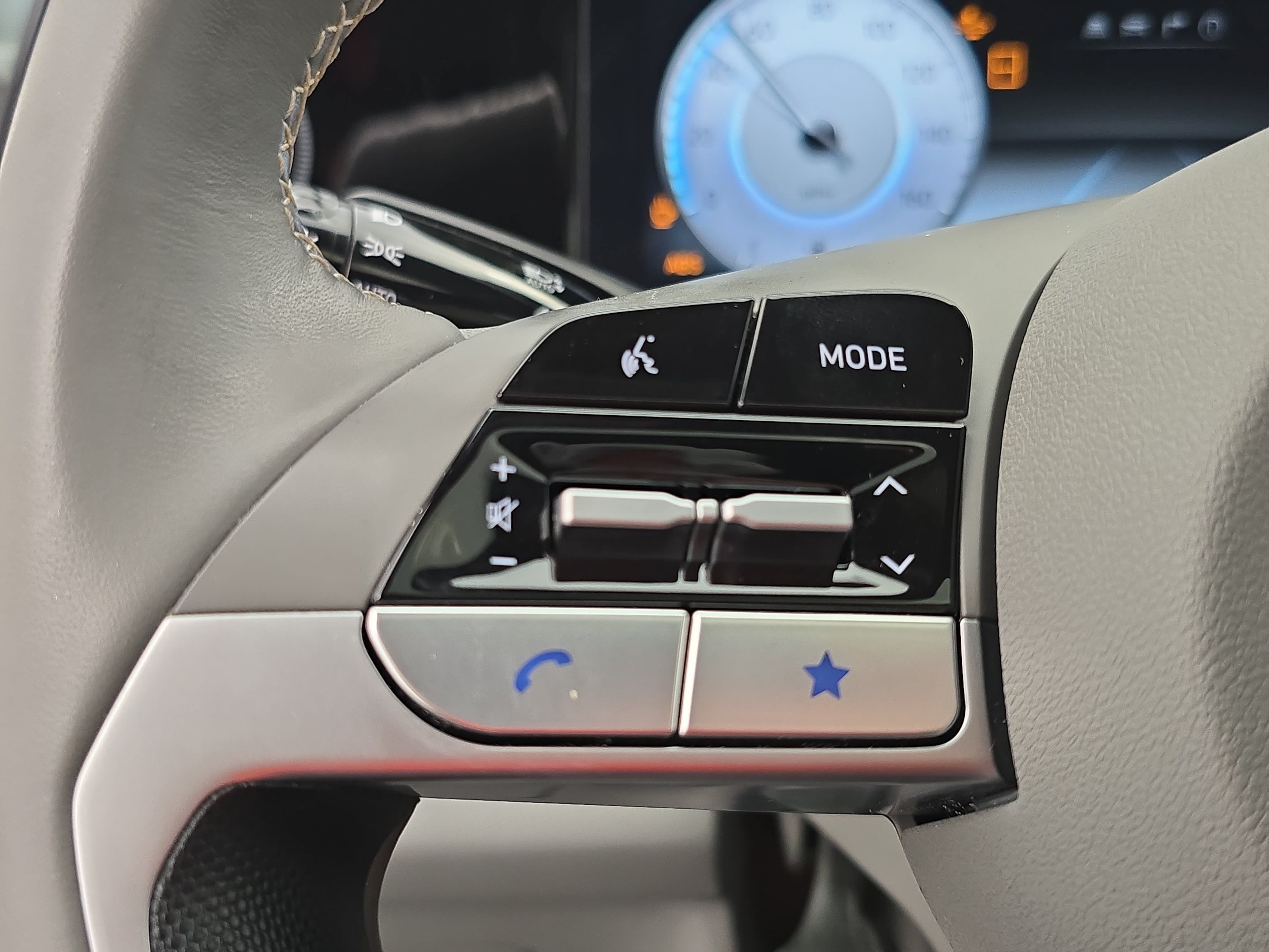 Used 2025 Hyundai Elantra SEL FWD image 16