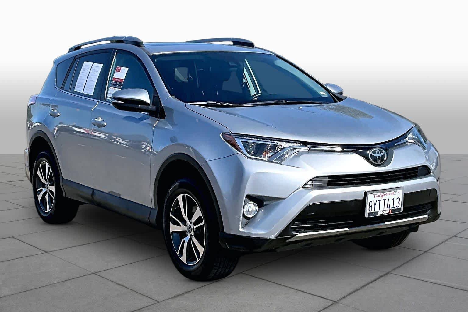 Used 2018 Toyota RAV4 XLE AWD/4WD image 2