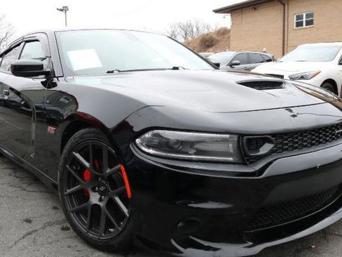 Used 2019 Dodge Charger Scat Pack w/ Navigation & Travel Group image 3