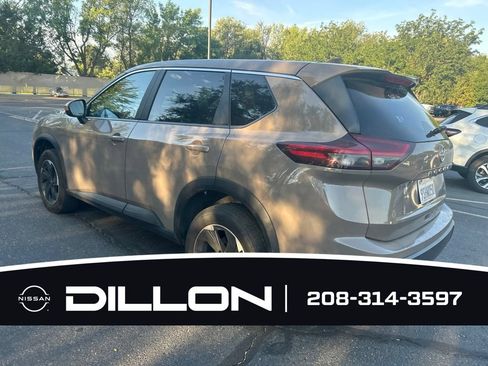 Used 2025 Nissan Rogue SV AWD/4WD image 18