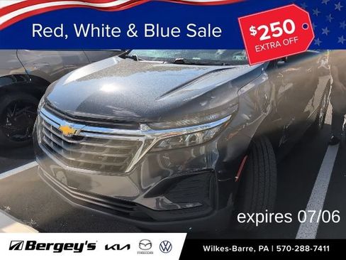 Used 2022 Chevrolet Equinox LS w/ LS Convenience Package AWD/4WD image 1