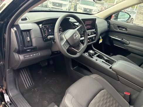 New 2026 Nissan Pathfinder SV image 10